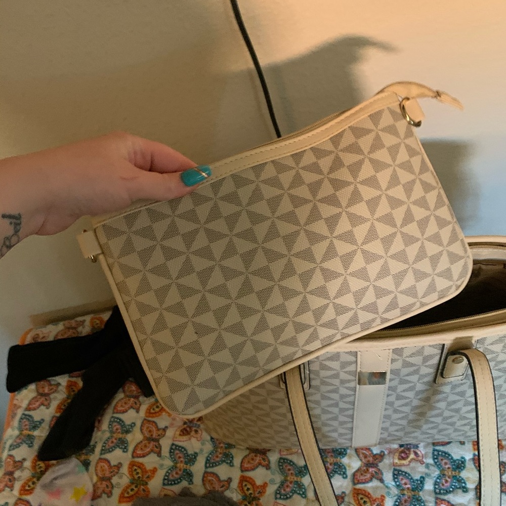 Purse - Picture 3 of 4
